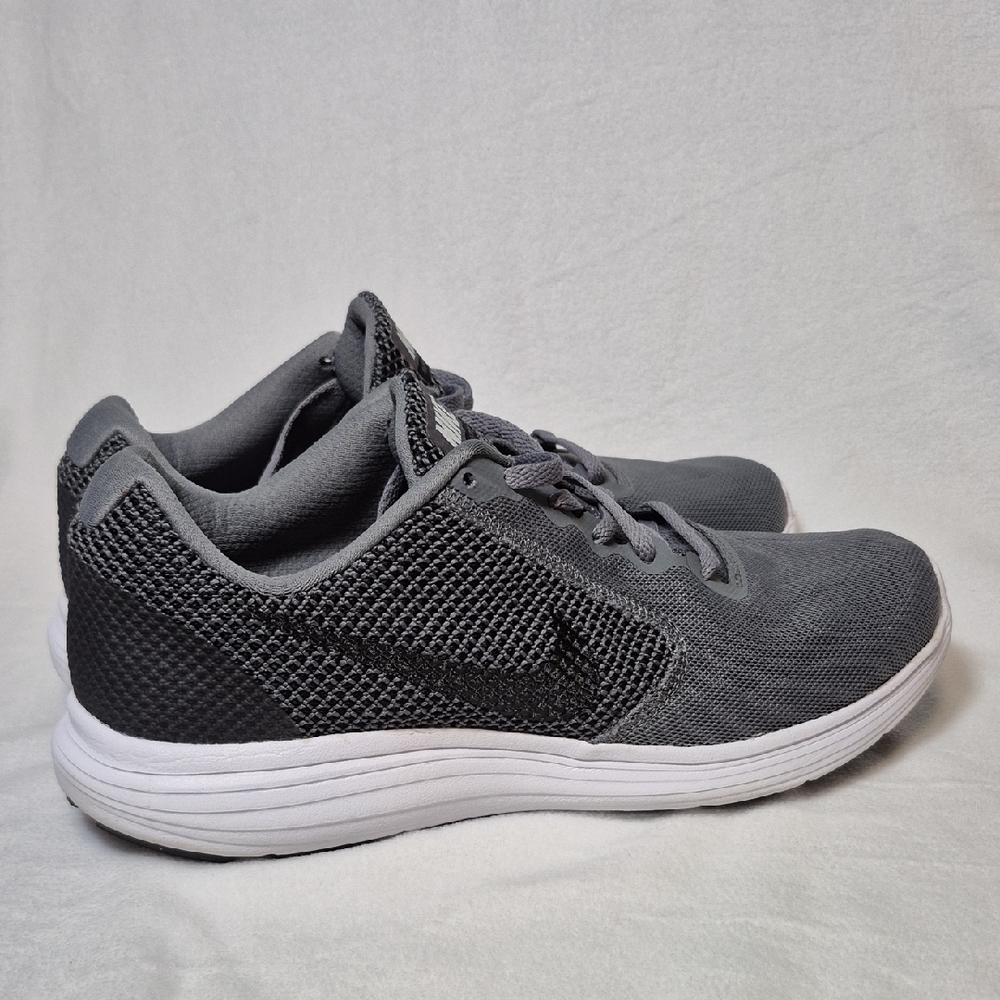 Nike Revolution 3